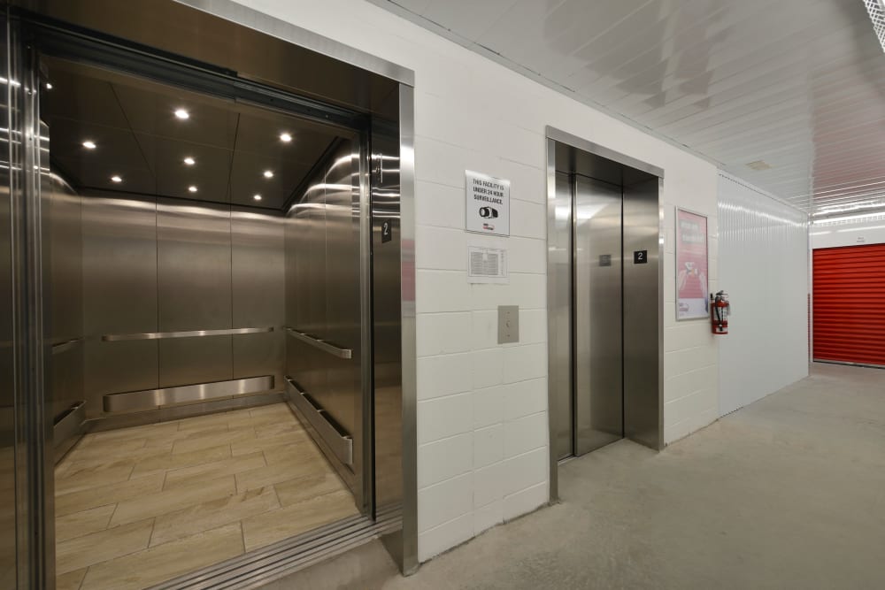 Self Storage: Apple Self Storage - Kitchener - Highland, ON