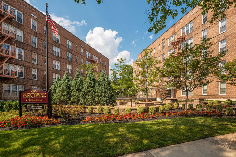 Photos of Parktowne Apartments in Highland Park, New Jersey