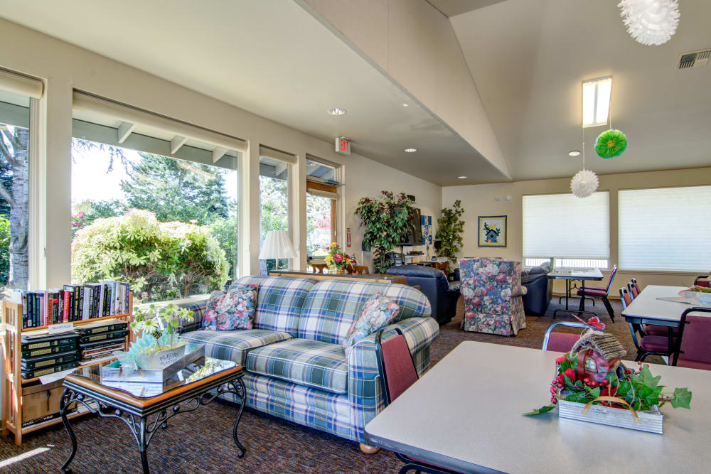 Community clubhouse at Summer Oaks Park in Eugene, Oregon