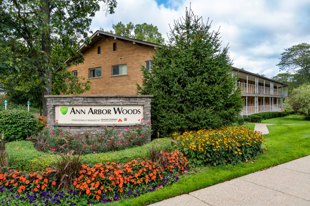 Photos of Ann Arbor Woods Apartments in Ann Arbor, MI