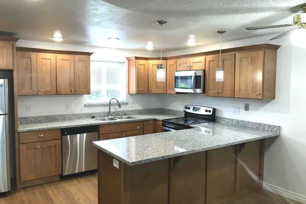 Oaktree in Vancouver, Washington offers a kitchen 