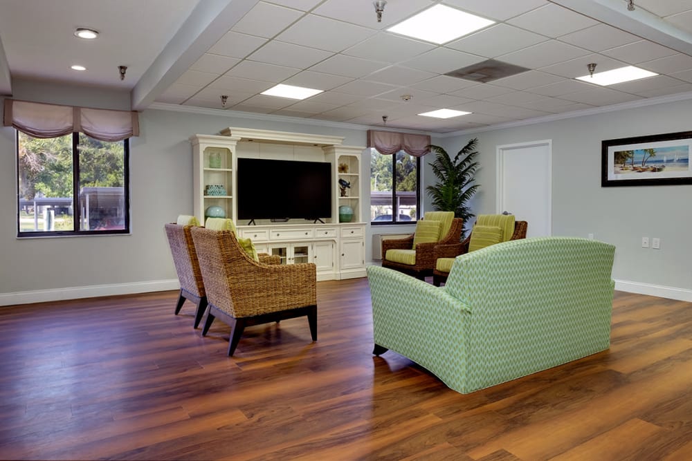 Common room with TV at Grand Villa of Clearwater in Florida