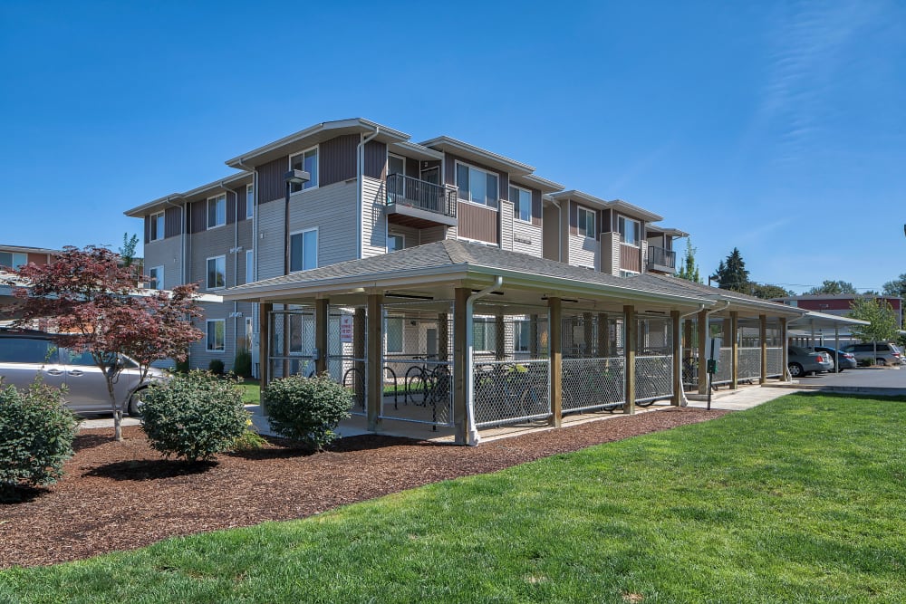 Exterior of Ecco Apartments in Eugene, OR