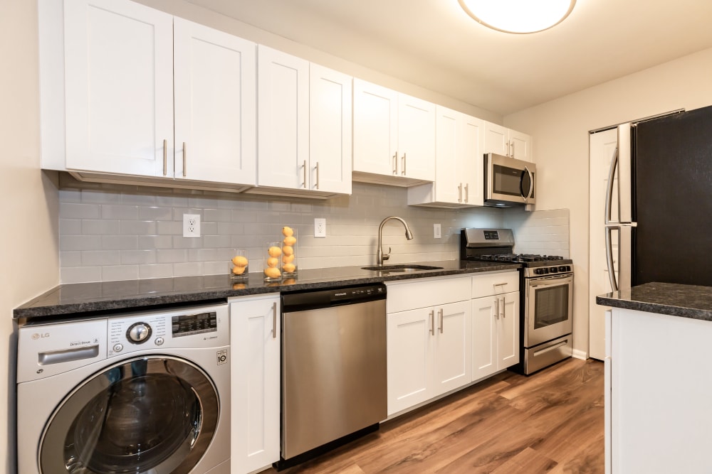 Fully equipped kitchen at Eagle Rock at Quiet Waters in Annapolis, Maryland