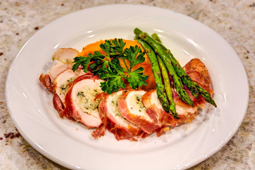 Dining at Symphony at Delray Beach in Delray Beach, FL