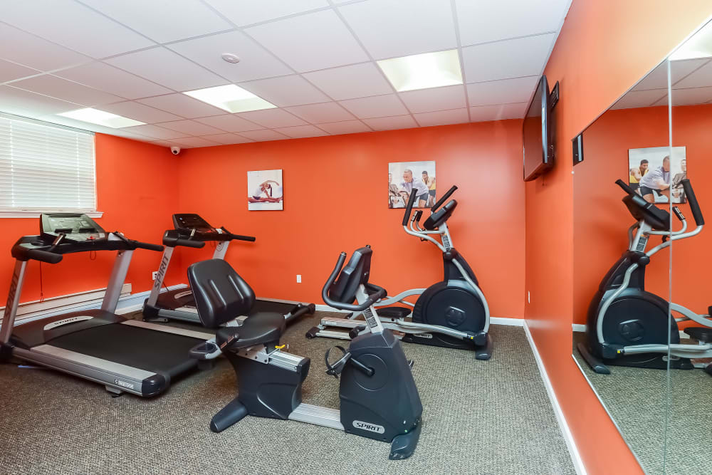 Fitness center at Nieuw Amsterdam Apartment Homes in Marlton, New Jersey