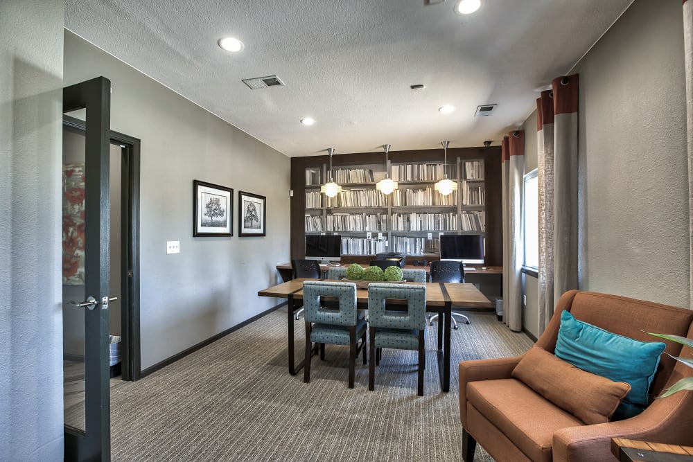 Enjoy Apartments with a Business Center at Willow Run Village Apartments in Broomfield, Colorado