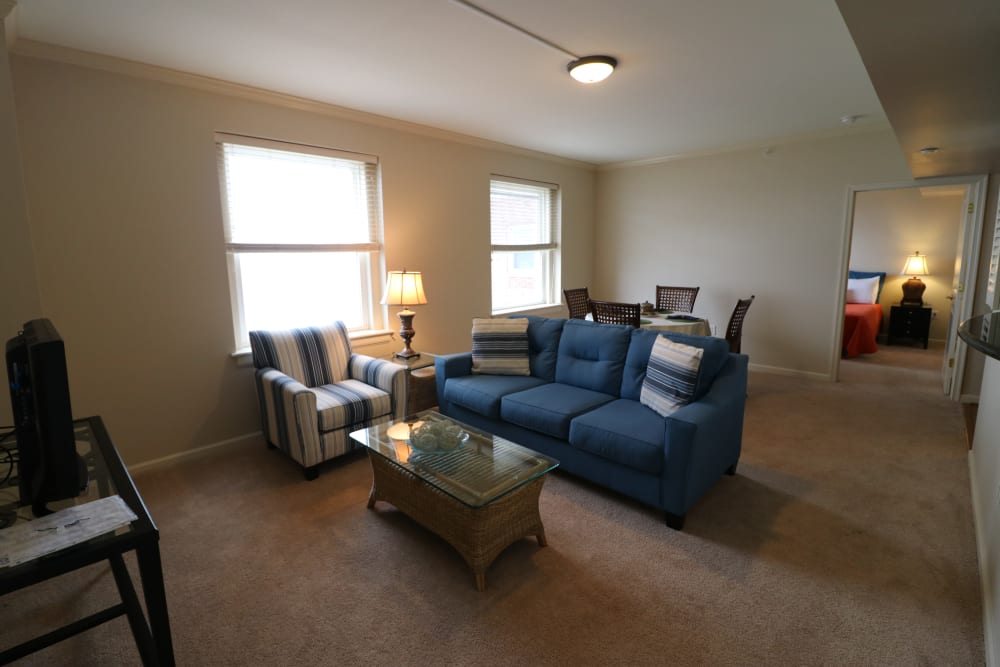 The living room with a blue couch at The Chamberlin in Hampton, Virginia