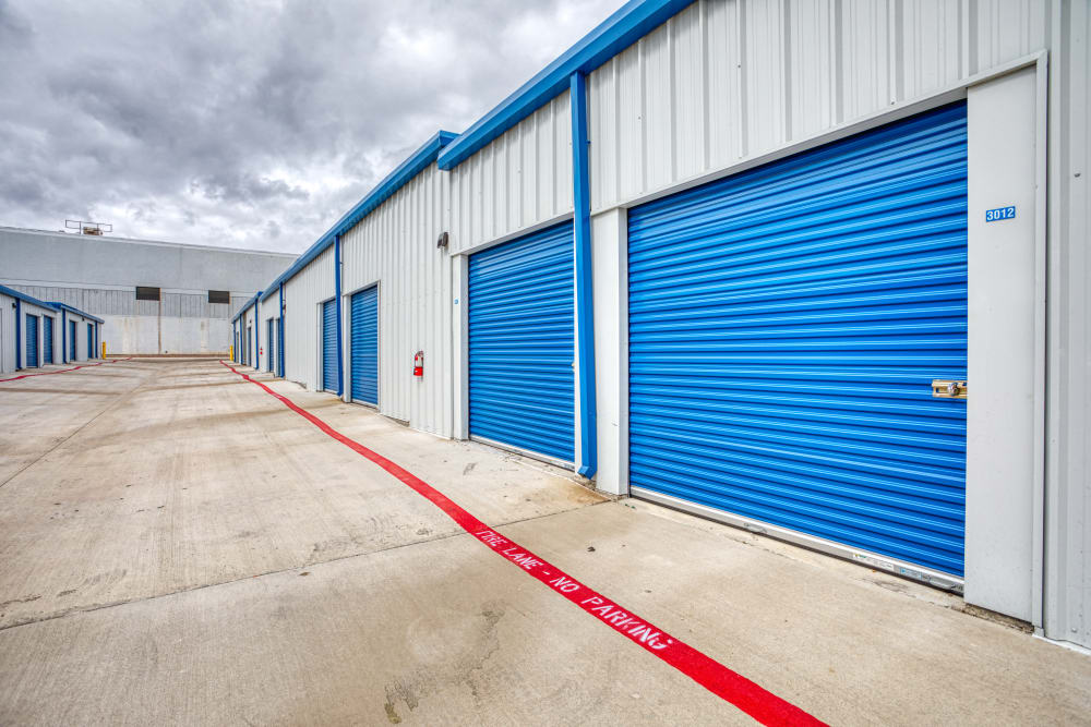 Spacious driveways at Devon Self Storage
