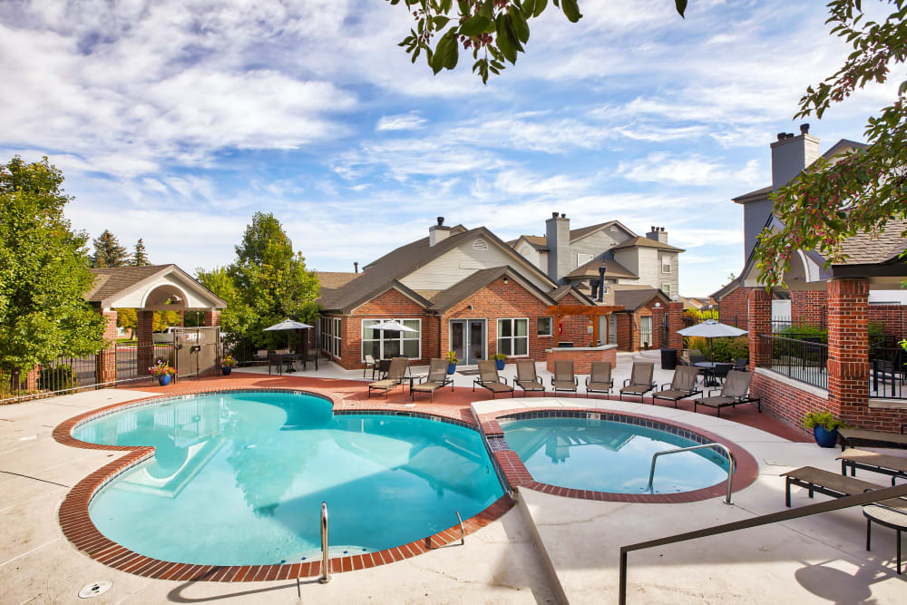 Enjoy Apartments with a Swimming Pool & Hot Tub at Keystone Apartments 