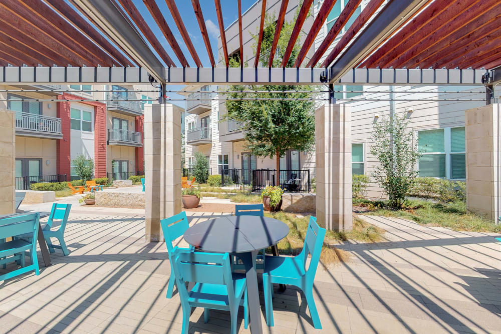 Courtyard with patio seating at 5th Street Crossing City Center in Garland, Texas