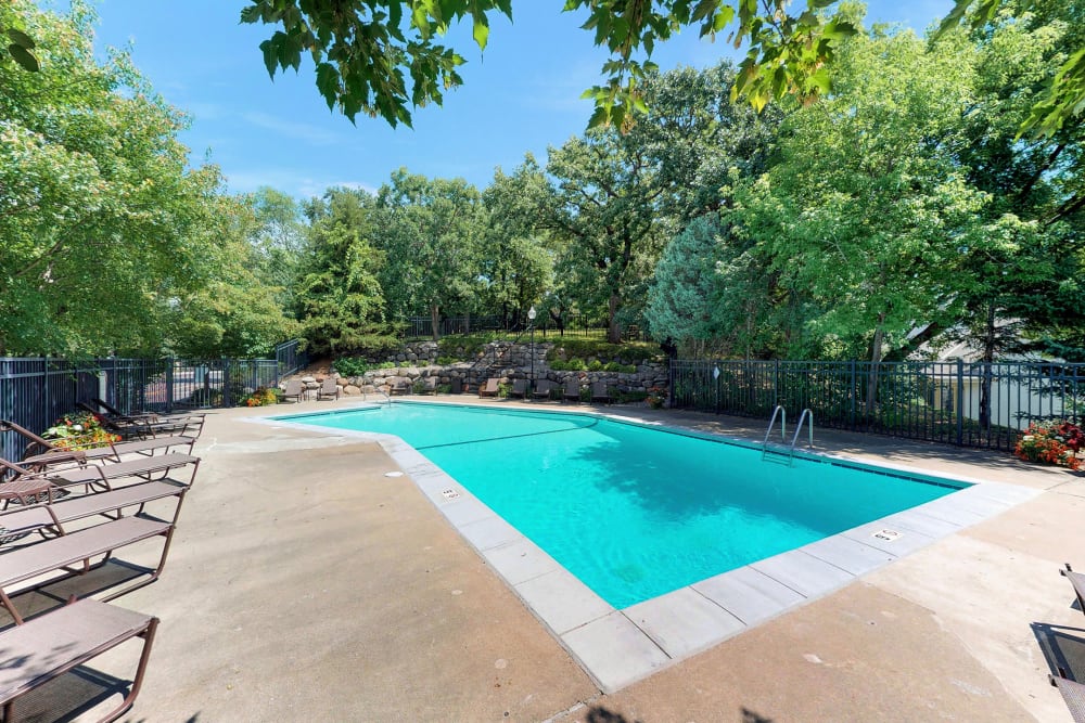 Swimming pool at Oaks Braemar in Edina, Minnesota