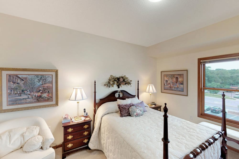 Cozy bedroom at Oaks Glen Lake in Minnetonka, Minnesota