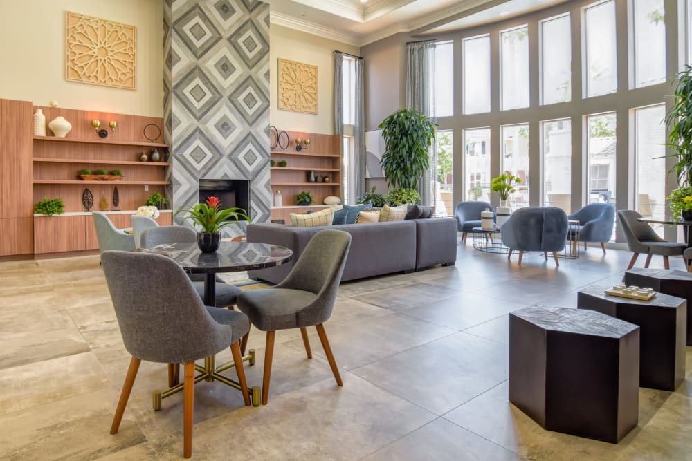 Resident lounge with plenty of seating at Sofi Shadowridge in Vista, California