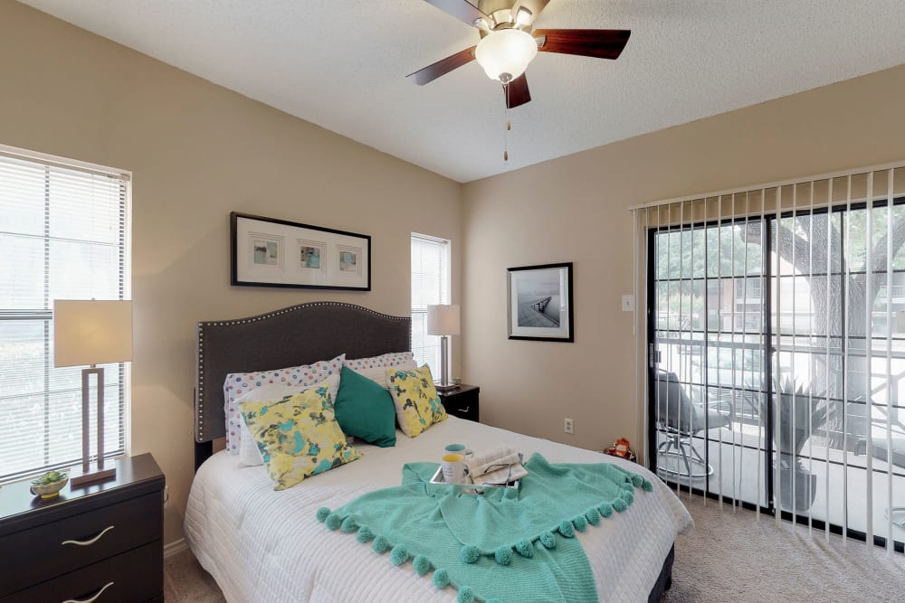 Bedroom with a ceiling fan at Oaks Hackberry Creek in Irving, Texas