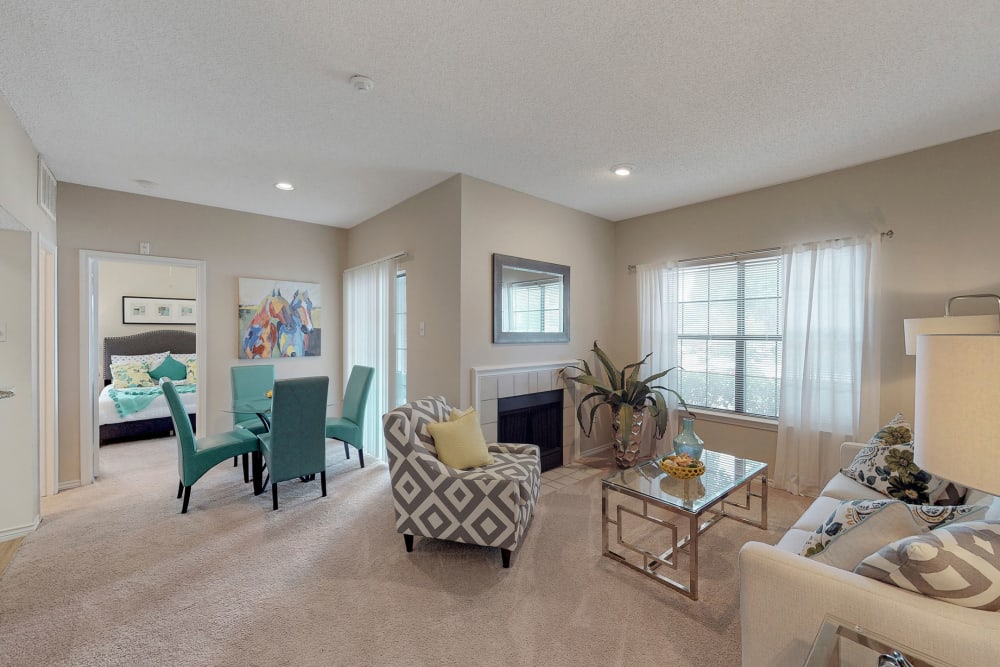 Well decorated living room at Oaks Hackberry Creek in Irving, Texas