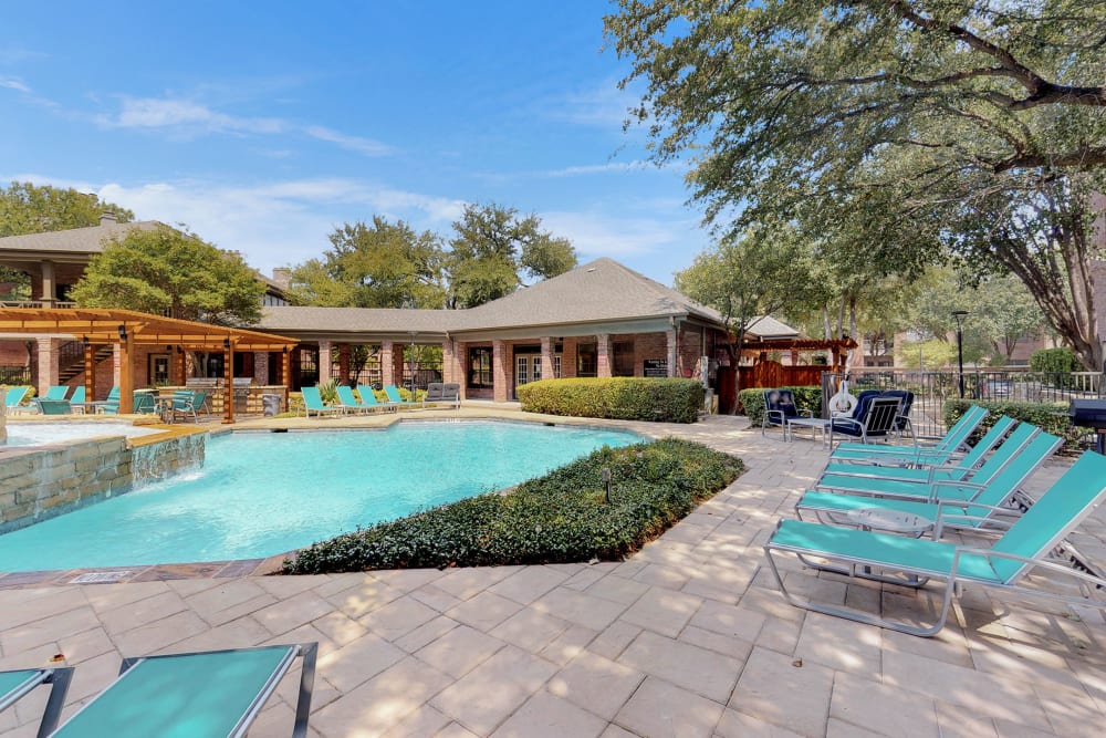 Sparkling swimming pool at Oaks Hackberry Creek in Irving, Texas