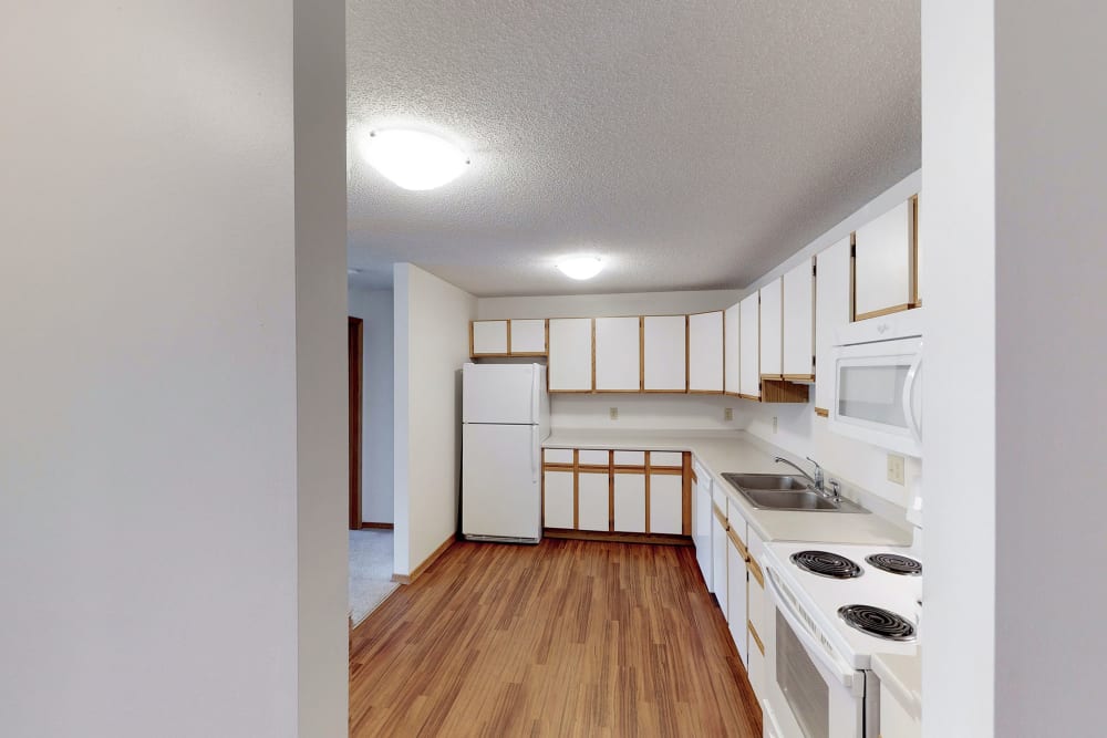 Fully equipped kitchen at Oaks Lincoln Apartments & Townhomes in Edina, Minnesota