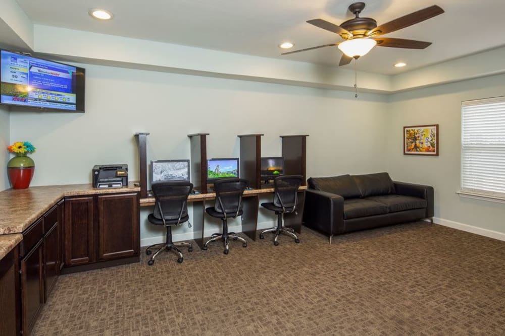 Business center at Crescent at Wolfchase home in Memphis, Tennessee