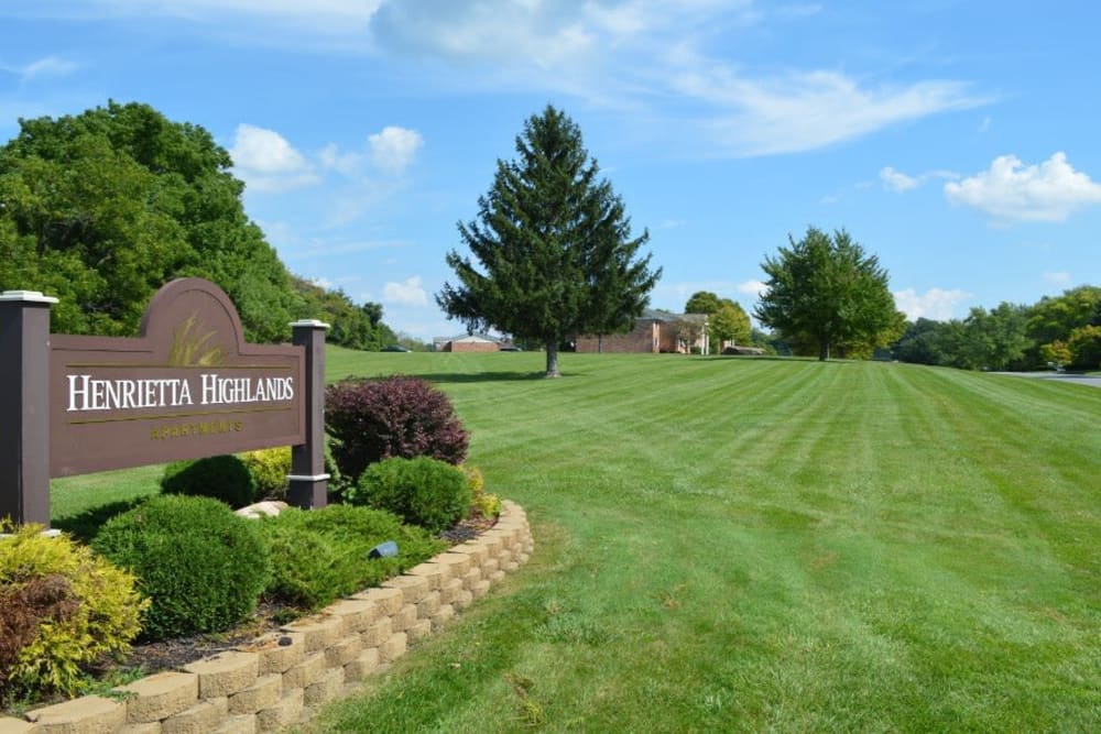 Sign to Henrietta Highlands in Henrietta, New York