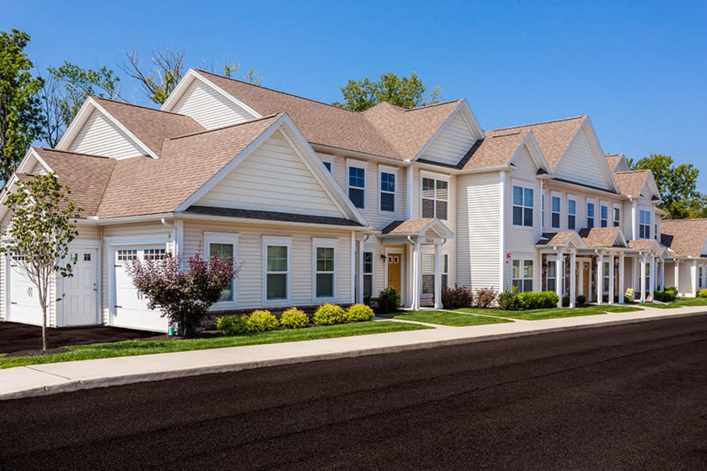 Front exterior view of apartment townhomes at Auburn Creek Apartments in Victor, New York