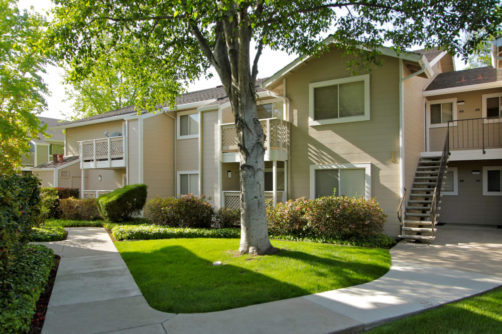 Exterior of Cypress Pointe Apartments in Gilroy, California