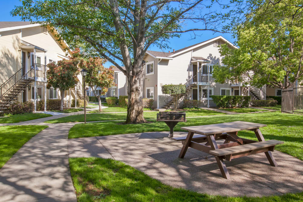 Lush landscaping at Cypress Pointe Apartments in Gilroy, California