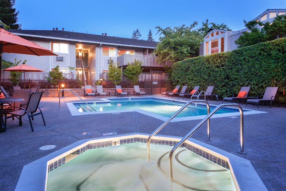 Hot tub at Greendale Apartments in Mountain View, California