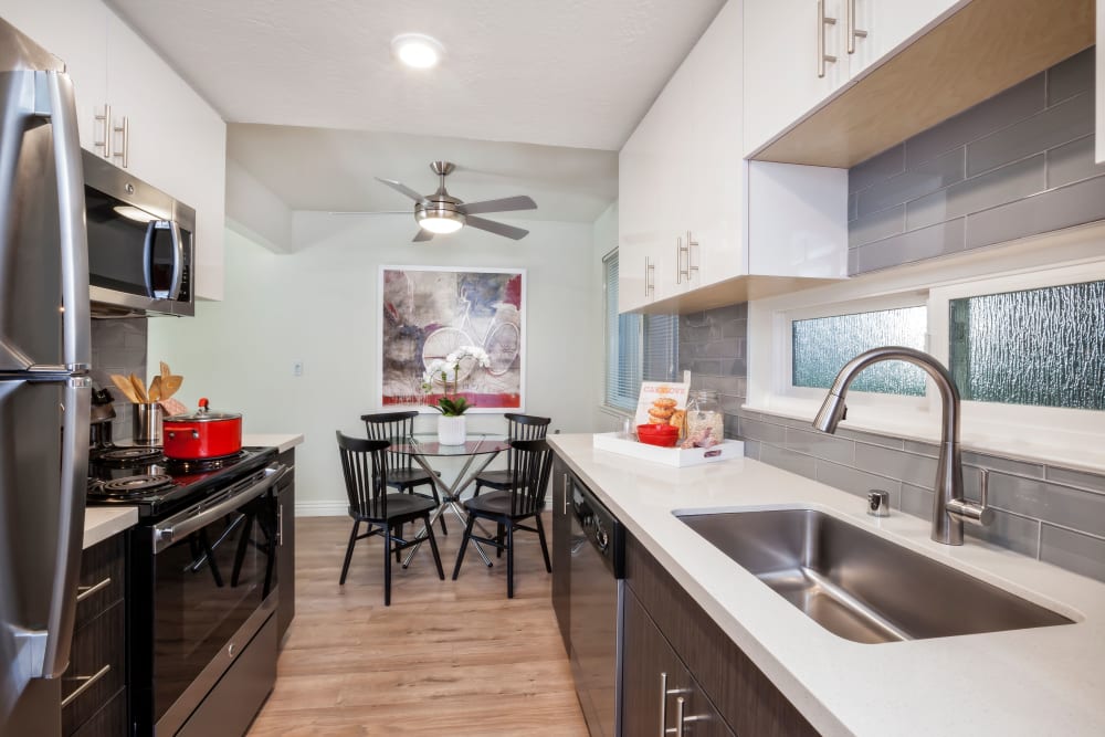 Kitchen amenities at Halford Gardens Apartments in Santa Clara, California