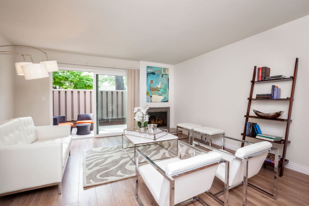 Living room at Halford Gardens Apartments in Santa Clara, California