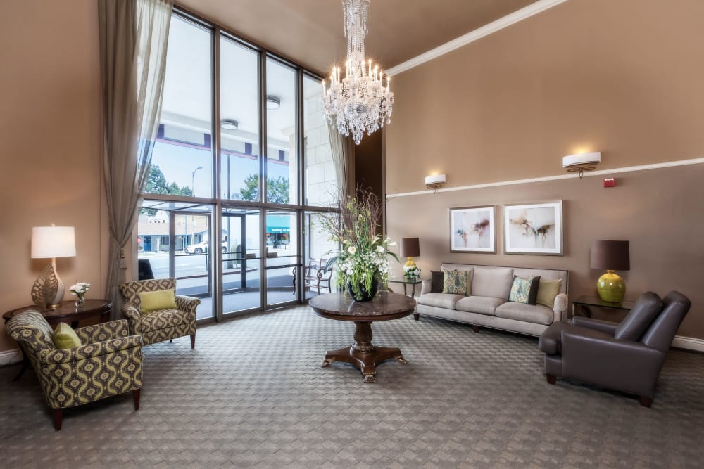Conveinent amenities at Hillsborough Plaza Apartments in San Mateo, California