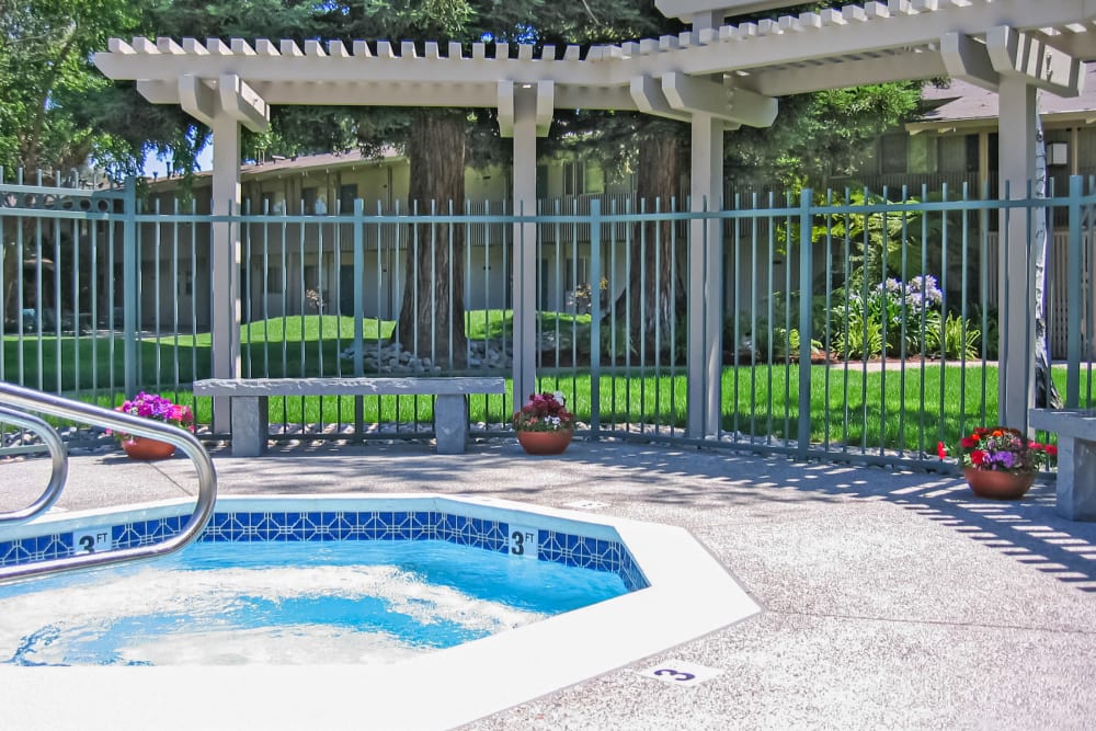 Hot tub at Parkwood Apartments in Sunnyvale, California