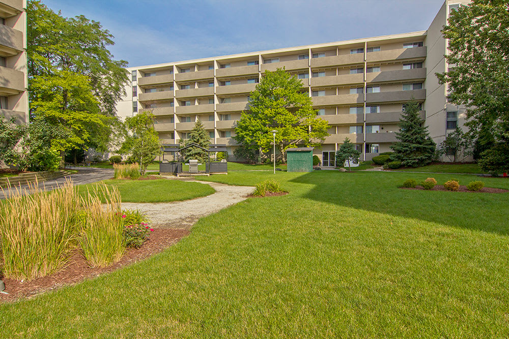 Exterior views of Park Towers Apartments in Richton Park, Illinois