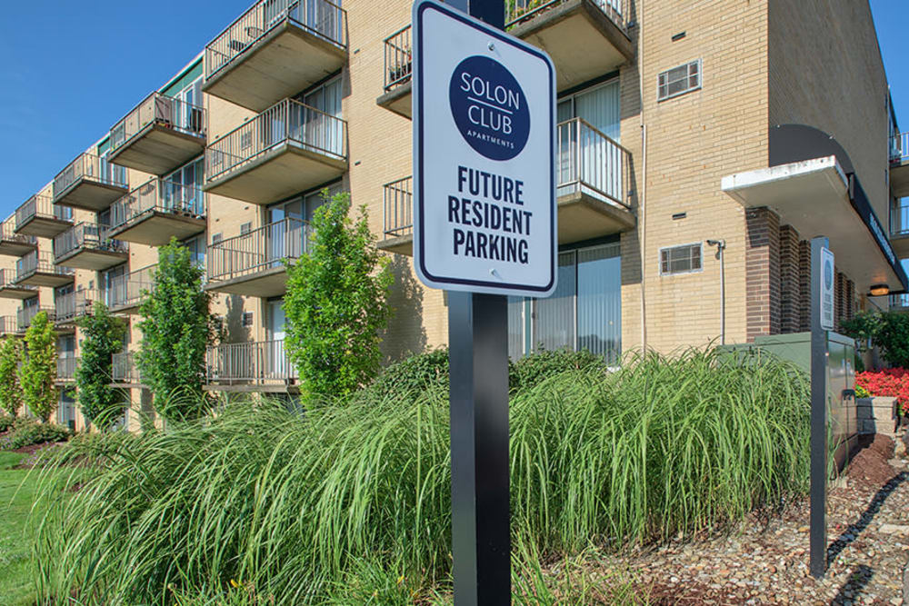 Exterior and resident parking at Solon Club Apartments in Oakwood Village, Ohio