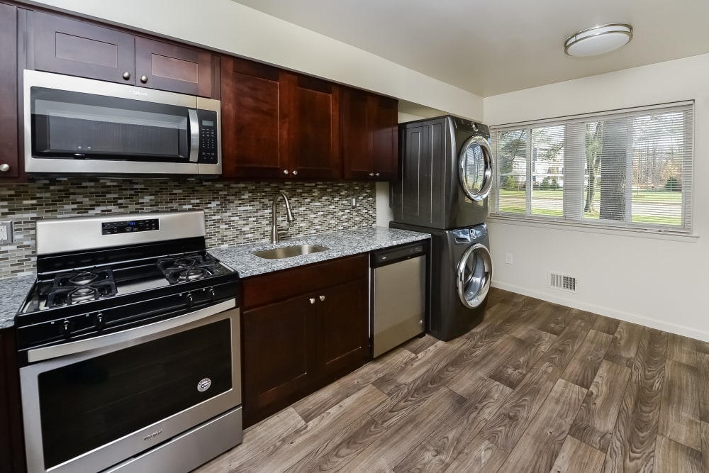 Beautiful Kitchen at Tanglewood Terrace Apartment Homes in Piscataway, NJ