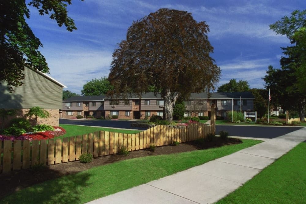 Lush landscaping at Lake Vista Apartments in Rochester, New York