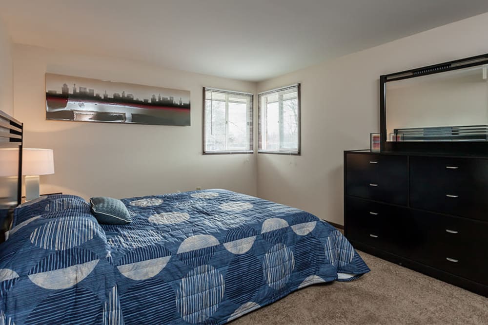 Raintree Island Apartments offers a cozy bedroom in Tonawanda, New York