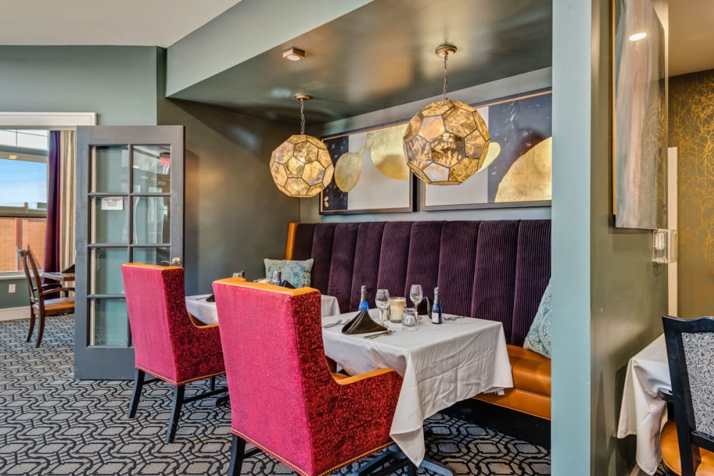 Dining area with bench seating at Anthology of Town and Country in Town and Country, Missouri. 