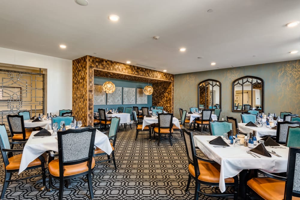 A spacious dining area for residents at Anthology of Town and Country in Town and Country, Missouri. 