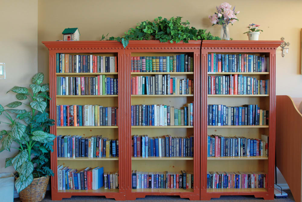 A bookcase full of reading material at Bayside Terrace in Pinellas Park, Florida