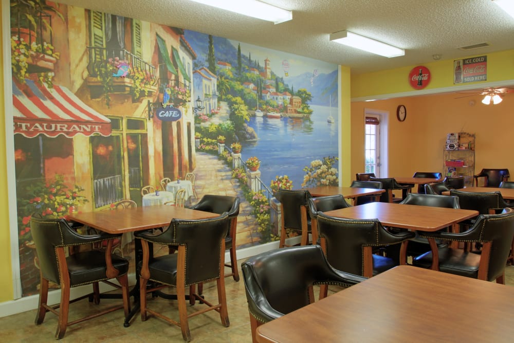 A place to enjoy a meal at Bradenton Oaks in Bradenton, Florida