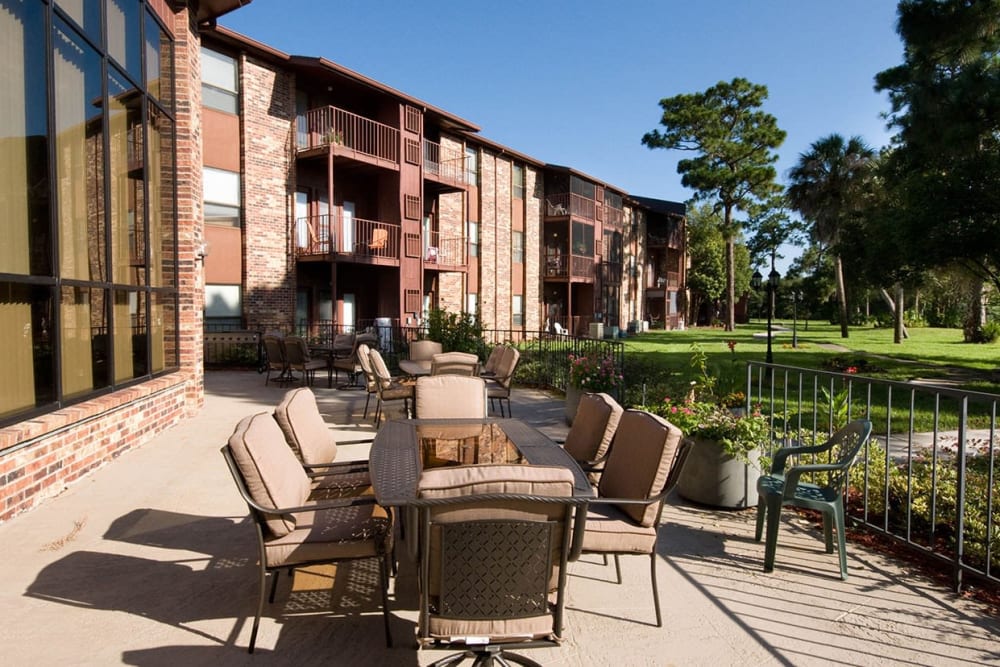 Lovely outdoor patio at Renaissance Retirement Center in Sanford, Florida