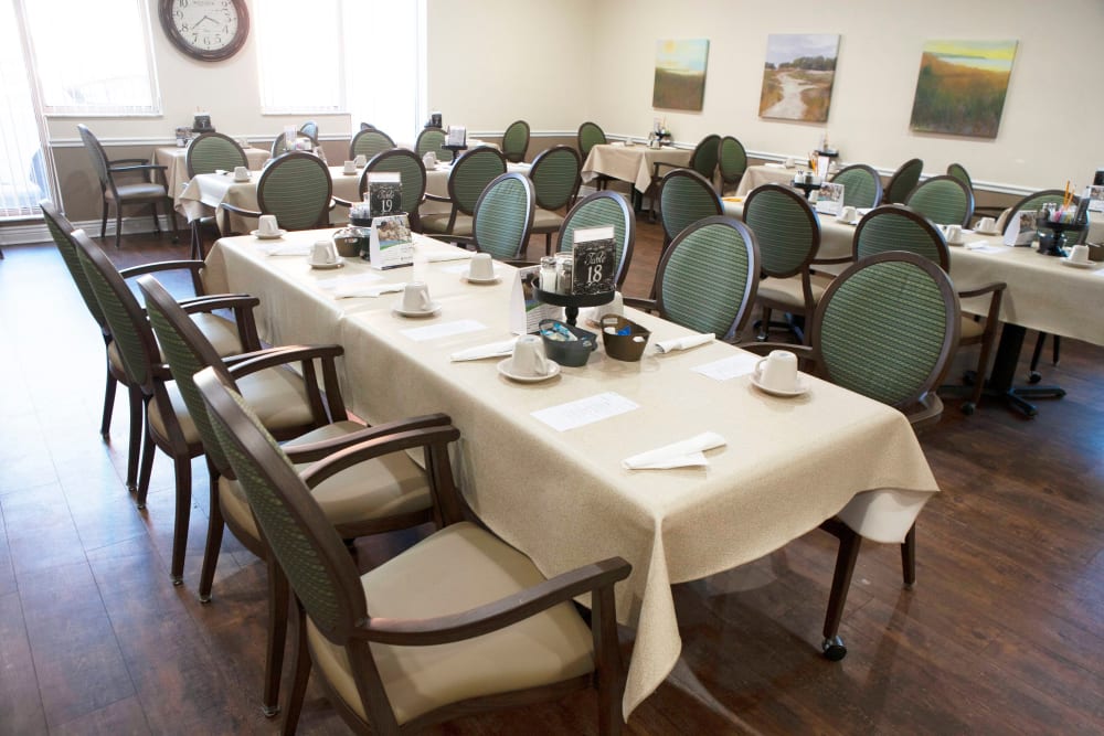 Dining area at Lake Morton Plaza in Lakeland, Florida