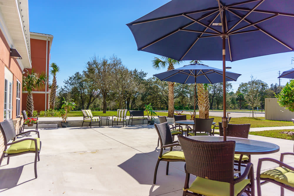 Enjoy dining in the warm weather outside at Gentry Park Orlando in Orlando, Florida