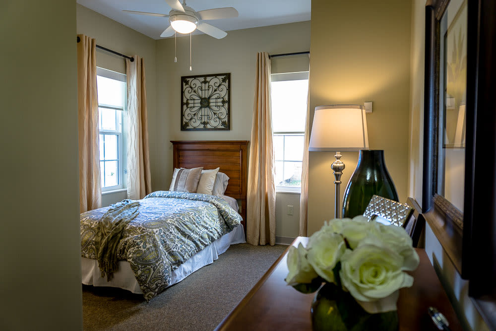 Spacious bedrooms with tall ceilings at Gentry Park Orlando in Orlando, Florida