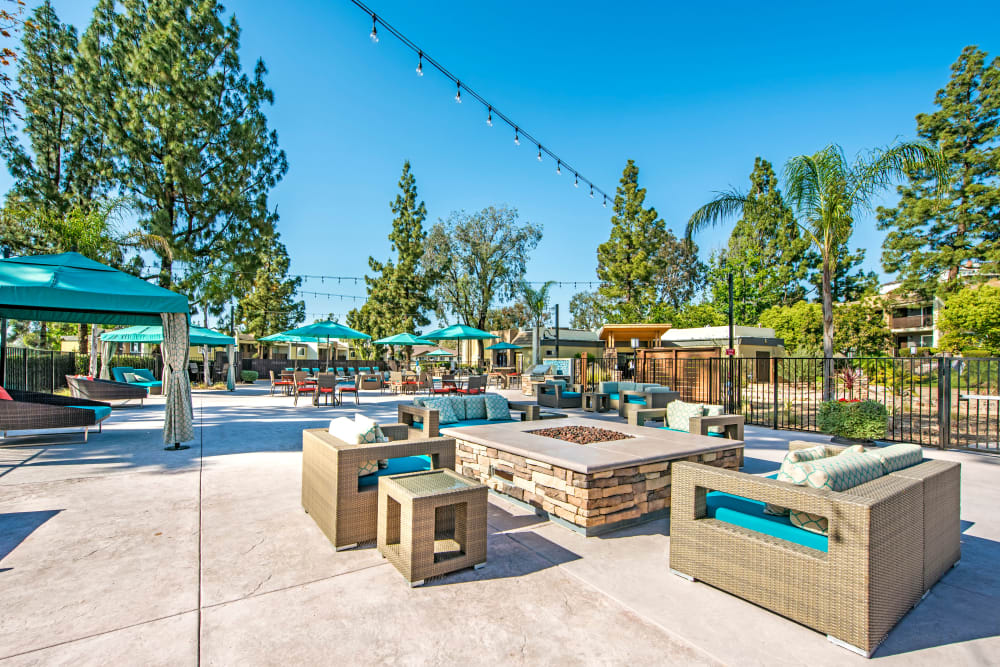 Fire pit common area with lounge seating at Sofi Poway in Poway, California