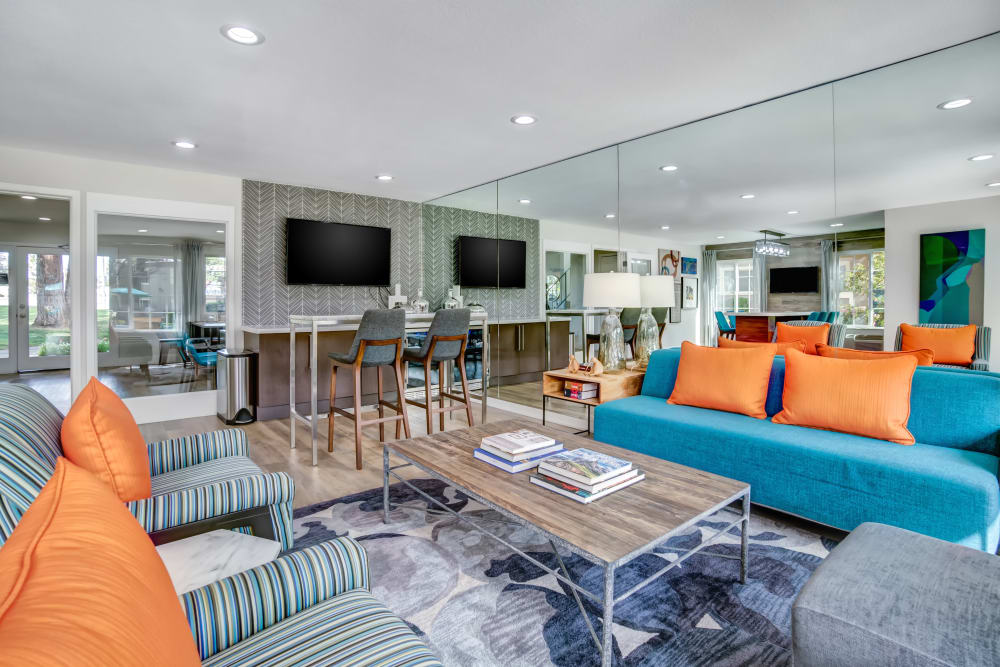 Resident clubhouse lounge at Sofi at Los Gatos Creek in San Jose, California