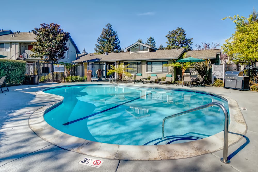 Sparkling swimming pool area with the barbecue grills in the background at Vue Fremont in Fremont, California