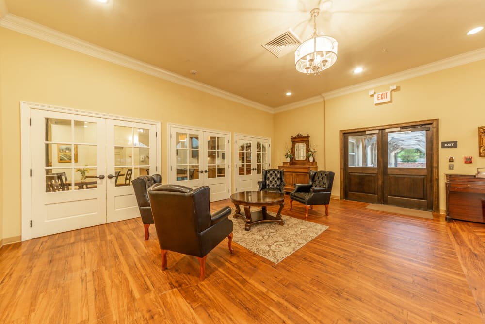 A comfortable community area at Cedar Crest Memory Care in Lafayette, Louisiana