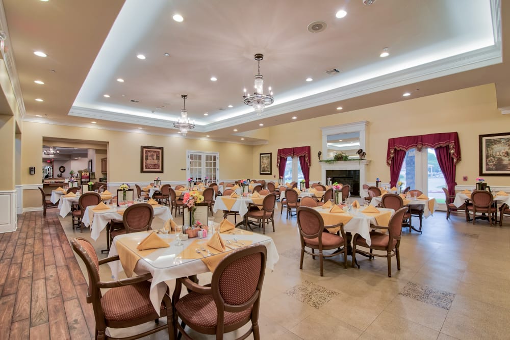 An elegant dining hall at Pelican Bay in Beaumont, Texas